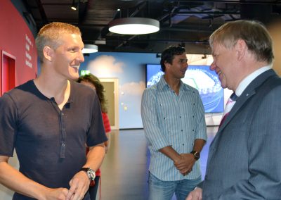 Clubfan Freller traf Bastian Schweinsteiger 2012 bei der Eröffnung der FC Bayern Erlebniswelt in der Allianz Arena