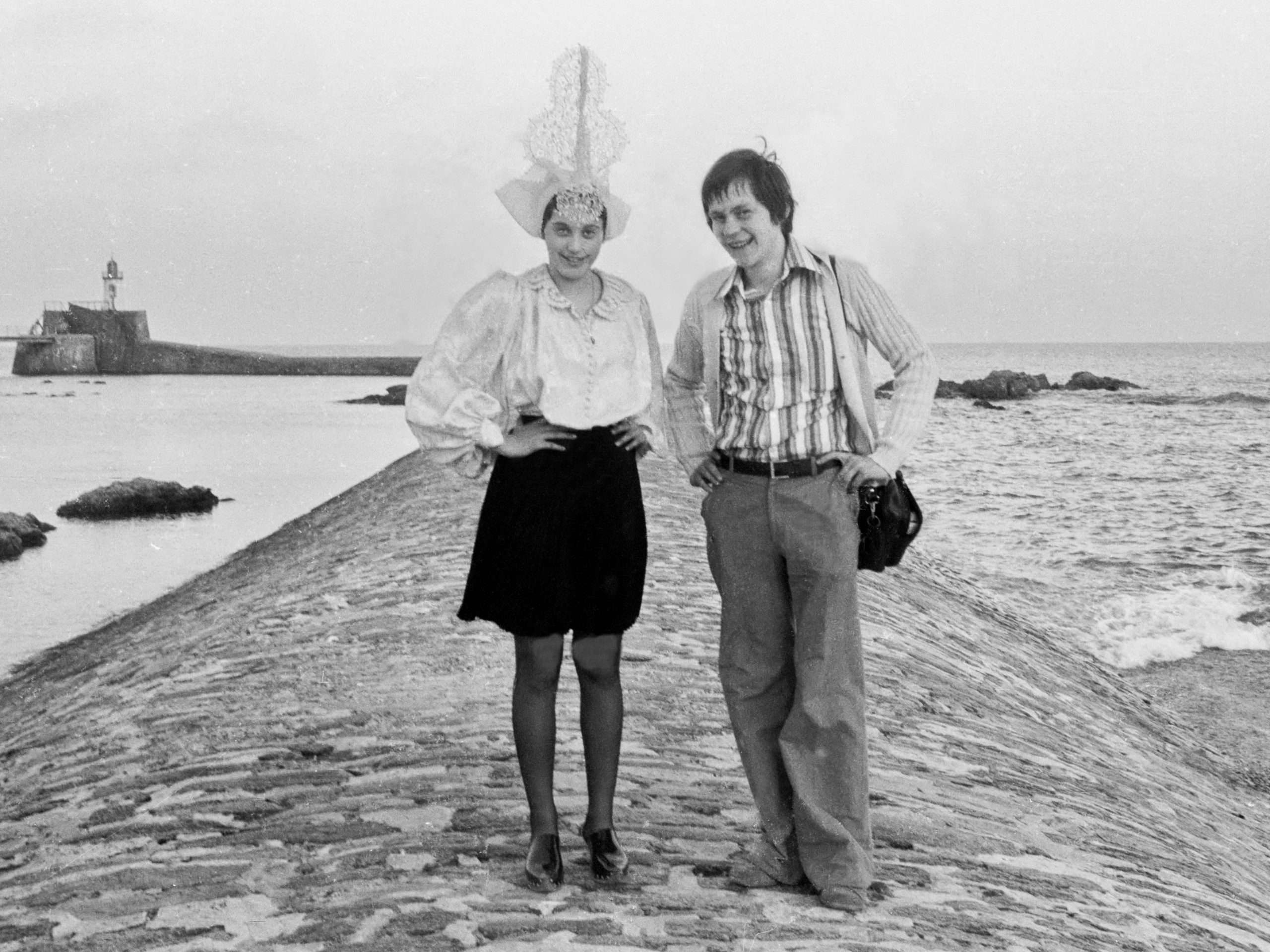 Karl Freller als junger Reporter mit der Königin des Lichtes in Les Sables-d'Olonne 1975