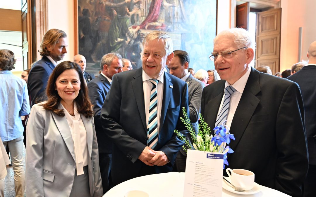 Karl Freller mit den Ehrengästen des Bayerisch-israelischen Freundschafttages im Bayerischen Landtag