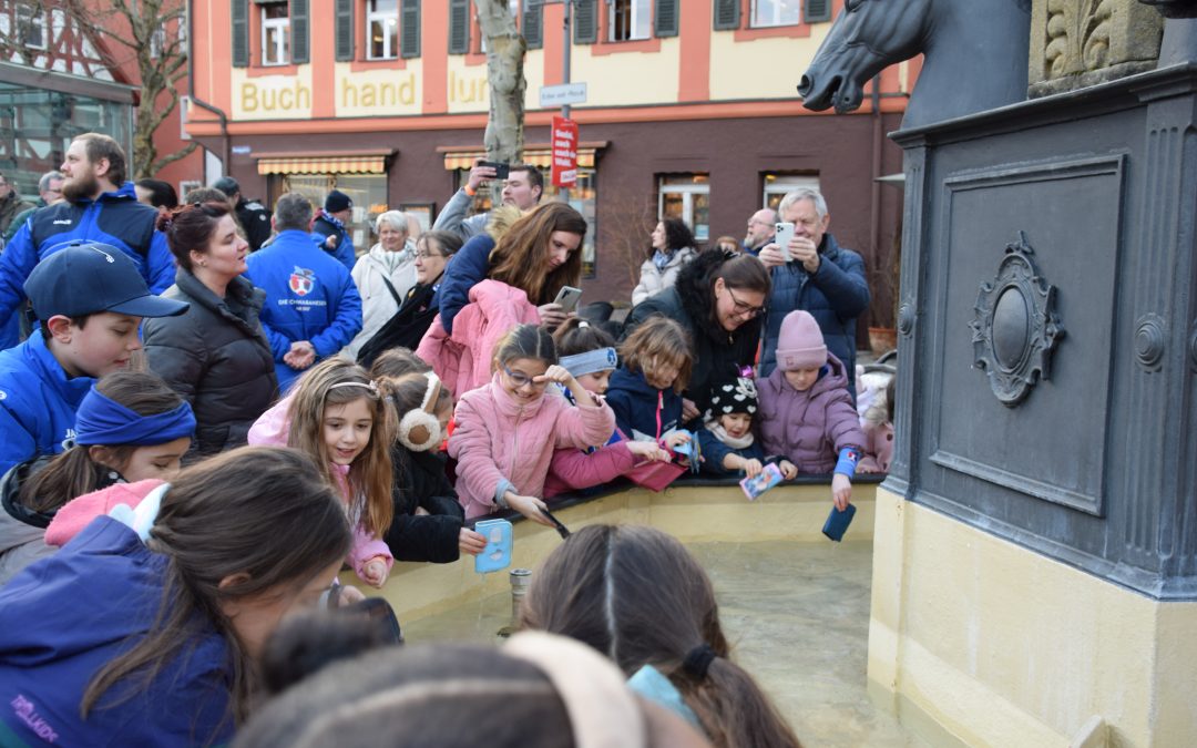 Tradition am Schwabacher Pferdebrunnen – Geldbeutelwaschen